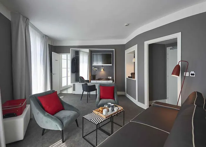 Mercure Centre Les Voyageurs Hotel 4*