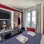 Mercure Centre Les Voyageurs Hotel 4*