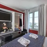 Mercure Centre Les Voyageurs Hotel 4*
