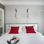 Hotel Mercure Centre Les Voyageurs 4*