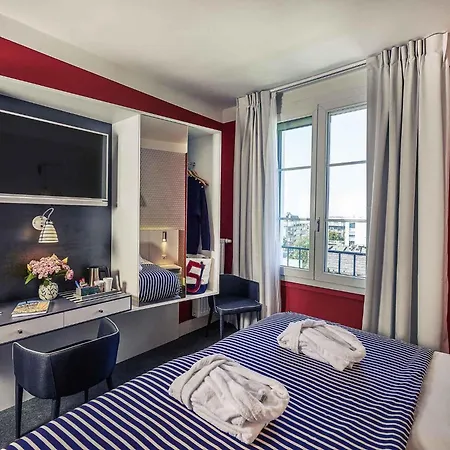 Mercure Centre Les Voyageurs Hotel 4*