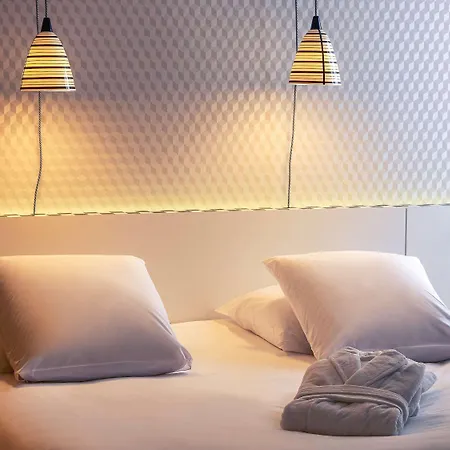 Mercure Centre Les Voyageurs Hotel 4*