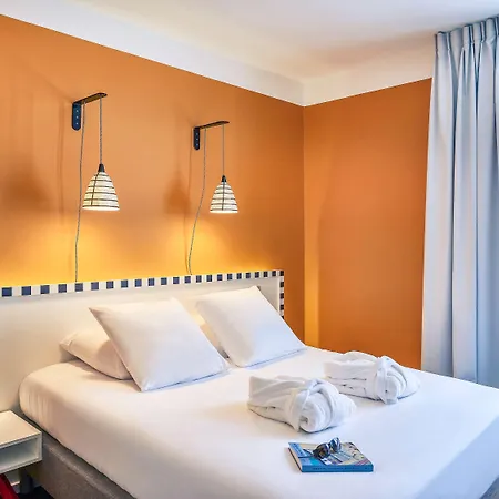 Mercure Centre Les Voyageurs Hotel 4*