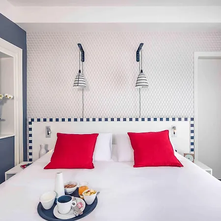 Mercure Centre Les Voyageurs Hotel 4*