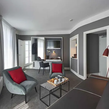 Mercure Centre Les Voyageurs Hotel 4*