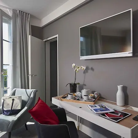 מלון Mercure Centre Les Voyageurs 4*