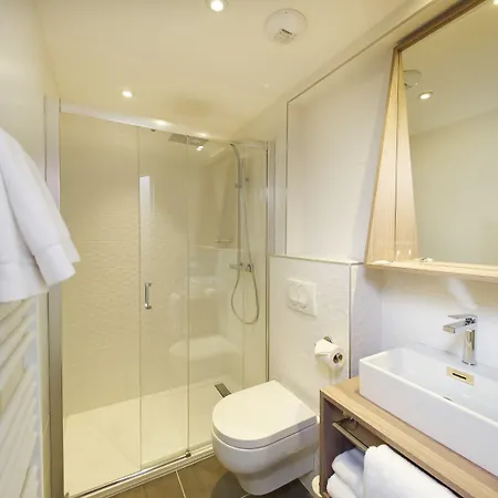 Hotel Mercure Centre Les Voyageurs 4*