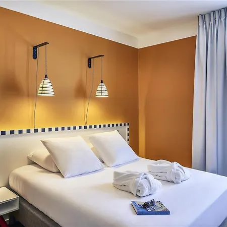 Mercure Centre Les Voyageurs Hotel 4*
