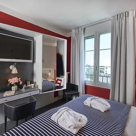 Mercure Centre Les Voyageurs Hotel 4*