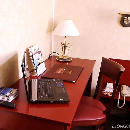 Mercure Centre Les Voyageurs 4* ברסט